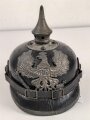 Preussen 1. Weltkrieg, feldgraue Pickelhaube für Mannschaften der Infanterie. Kammerstück des Regiment 40 ?, Hersteller und 1916 gestempelt