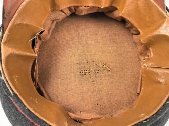 Württemberg, Schirmmütze für einen Angehörigen der freiwilligen Krankenpflege mit leichtem Mottenschaden