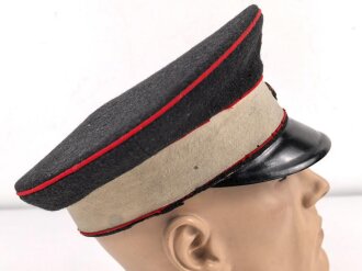 Württemberg, Schirmmütze für einen Angehörigen der freiwilligen Krankenpflege mit leichtem Mottenschaden