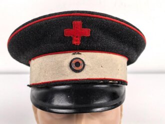 Württemberg, Schirmmütze für einen Angehörigen der freiwilligen Krankenpflege mit leichtem Mottenschaden