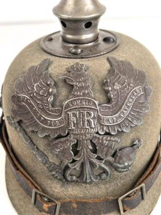 Preussen 1. Weltkrieg, feldgraue Pickelhaube für Mannschaften aus Filz. Leicht getragenes Stück mit diversen kleineren Beschädigungen