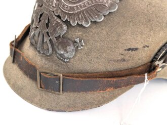 Preussen 1. Weltkrieg, feldgraue Pickelhaube für Mannschaften aus Filz. Leicht getragenes Stück mit diversen kleineren Beschädigungen