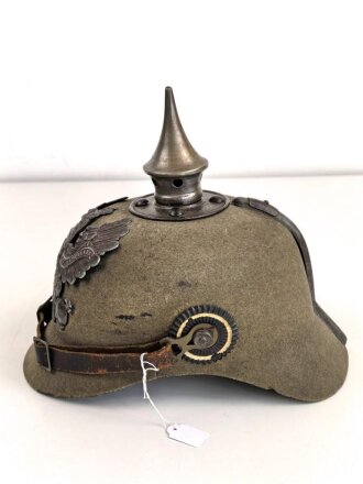 Preussen 1. Weltkrieg, feldgraue Pickelhaube für Mannschaften aus Filz. Leicht getragenes Stück mit diversen kleineren Beschädigungen