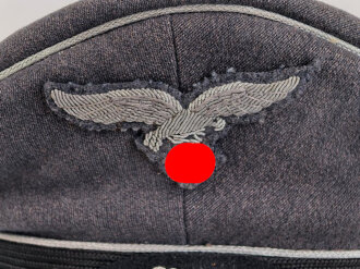 Luftwaffe, Schirmmütze für Offiziere. Das Schweißleder defekt, sonst guter Gesamtzustand
