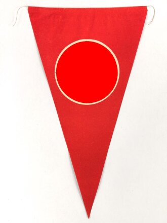 Wimpel aus bedrucktem Papier, schwarzes Hakenkreuz in...