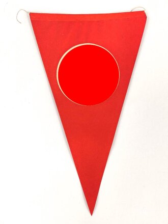 Wimpel aus bedrucktem Papier, schwarzes Hakenkreuz in...