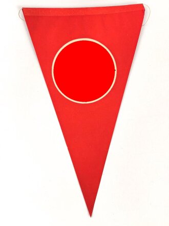 Wimpel aus bedrucktem Papier, schwarzes Hakenkreuz in...