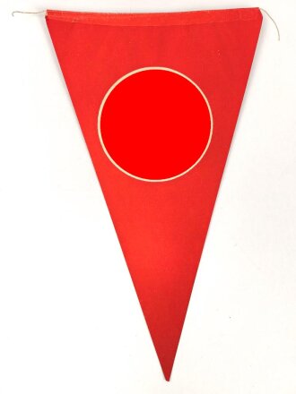 Wimpel aus bedrucktem Papier, schwarzes Hakenkreuz in...