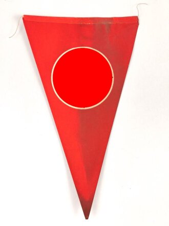 Wimpel aus bedrucktem Papier, schwarzes Hakenkreuz in...