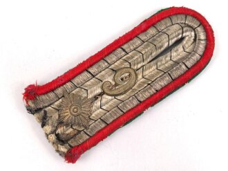 Preussen, einzelnes Schulterstück für einen Oberleutnant im Regiment Jäger zu Pferd Nr. 9 Insterburg