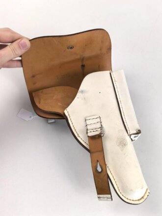 Bundeswehr Pistolentasche alter Art für Pistole P1 oder P38. Geweisstes Leder