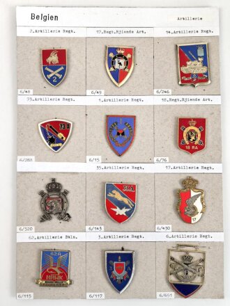 Belgien, Sammlung verschiedener Abzeichen der Artillerie