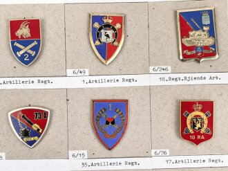 Belgien, Sammlung verschiedener Abzeichen der Artillerie