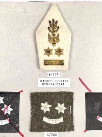 Belgien, Sammlung Rangabzeichen, auf Karton getackert