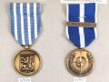 Belgien, Sammlung Orden und Ehrenzeichen ( zum Teil nicht Original ) , auf Karton getackert und geklebt