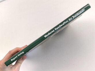 "Moderne Handwaffen der Bundeswehr" 142 Seiten, über DIN A4