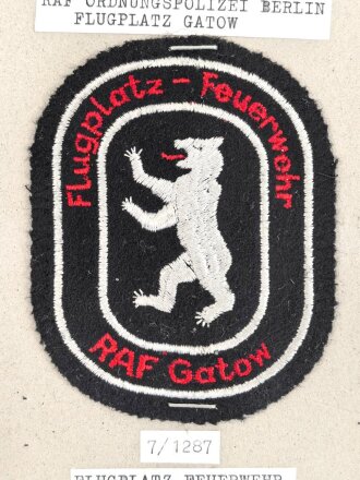 Großbritannien, Sammlung Ärmelabzeichen " Ordnungspolizei Berlin Flugplatz Gatow " , auf Karton getackert