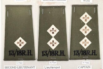 Großbritannien, Sammlung Rangabzeichen Heer, auf Karton getackert