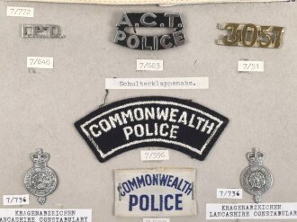 Großbritannien, Sammlung Uniform Effekten Polizei, auf Karton getackert