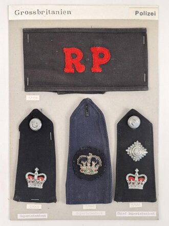 Großbritannien, Sammlung Rangabzeichen und Armbinde Polizei, auf Karton getackert