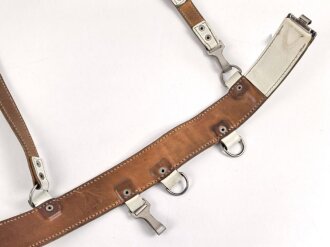 Bundeswehr , weisses Koppel mit Schloss und Sturmriemen. Gesamtlänge 120cm