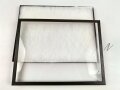SONDERPREIS , Schaukasten für Orden, Effekten, Nadeln und vieles mehr. Stabiler Karton mit Stiften zu verschliessen, Glasscheibe, innen mit Polstervlies ausgelegt. Maße 31,5 x 41,5 cm, Höhe etwa 2,2cm.