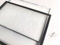 SONDERPREIS , Schaukasten für Orden, Effekten, Nadeln und vieles mehr. Stabiler Karton mit Stiften zu verschliessen, Glasscheibe, innen mit Polstervlies ausgelegt. Maße 31,5 x 41,5 cm, Höhe etwa 2,2cm.