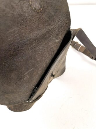 Tasche für eine Signalpistole, Leder mit Messingbeschlägen. Ungereinigtes Stück