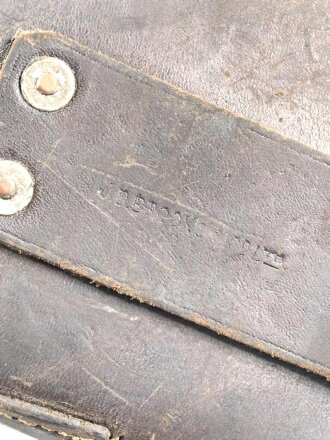 Tasche für eine Signalpistole, Leder mit Messingbeschlägen. Ungereinigtes Stück