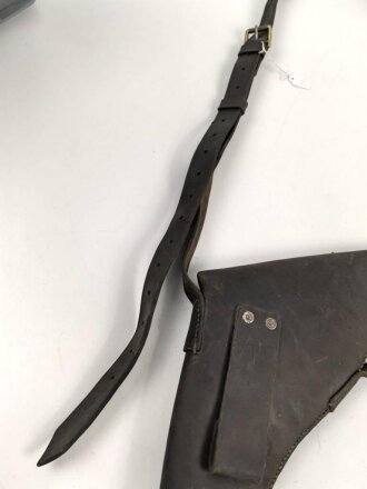 Tasche für eine Signalpistole, Leder mit Messingbeschlägen. Ungereinigtes Stück