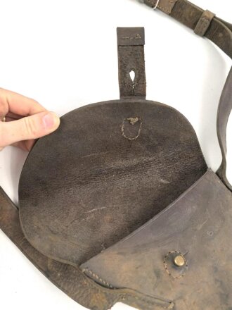 Tasche für eine Signalpistole, Leder mit Messingbeschlägen. Ungereinigtes Stück