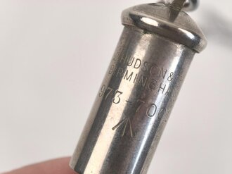 Großbritannien, Trillerpfeife aus Metall in gutem Zustand