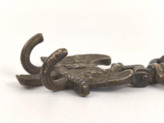 Trommelhaken Reichswehr und frühe Wehrmacht aus Messing. getragen, guter Zustand, Gesamthöhe mit Koppelschlaufe 18cm