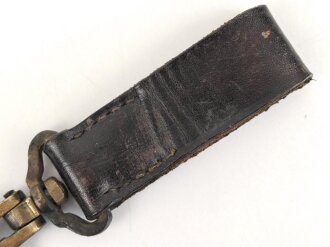 Trommelhaken Reichswehr und frühe Wehrmacht aus Messing. getragen, guter Zustand, Gesamthöhe mit Koppelschlaufe 18cm