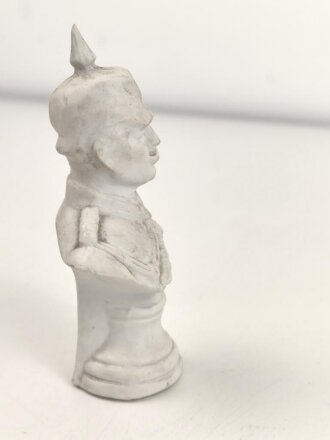 Kaiserreich und 1. Weltkrieg, kleine Büste Darstellend Kaiser Wilhelm II. Bisquitporzellan, Höhe 12cm, unbeschädigt