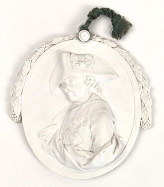 Kaiserreich, Wandplakette Meissner Porzellan, Darstellend Friedrich der Große "der alte Fritz" Breite 13cm. Minimal beschädigt, Alter unbekannt