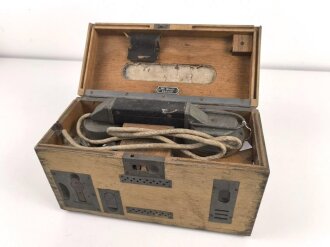 1. Weltkrieg, Feldfernsprecher 16. Verschluss defekt, Typenschild und Vermittlungsschnur fehlen. Ungereinigt, Funktion nicht geprüft