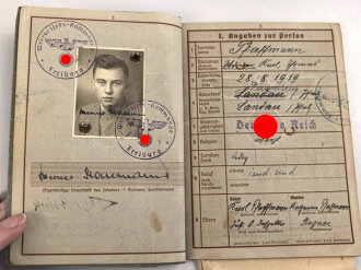 Soldbuch, Wehrpaß und Feldpost eines Sanitäters