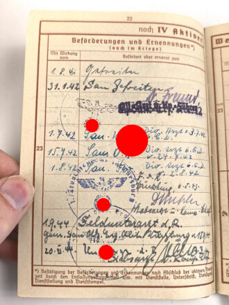 Soldbuch, Wehrpaß und Feldpost eines Sanitäters