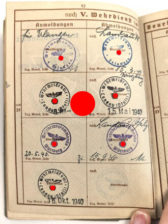 Soldbuch, Wehrpaß und Feldpost eines Sanitäters