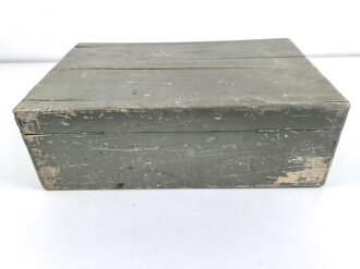Gewaltiges Konvolut Feldpost / Post eines Soldaten. Viele hundert Belege in einem Holzkoffer, dieser vermutlich aus der Kriegsgefangenschaft.