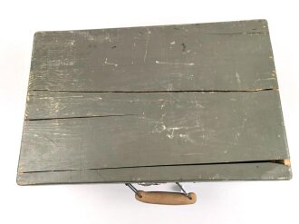 Gewaltiges Konvolut Feldpost / Post eines Soldaten. Viele hundert Belege in einem Holzkoffer, dieser vermutlich aus der Kriegsgefangenschaft.