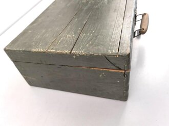 Gewaltiges Konvolut Feldpost / Post eines Soldaten. Viele hundert Belege in einem Holzkoffer, dieser vermutlich aus der Kriegsgefangenschaft.