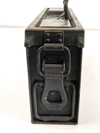 Waffenmeister Ergänzungskasten ( Patronenkasten 41 ) mit Aufschabloniertem " E"  für Waffenmeister. Originallack, guter Zustand, ungereinigt. "Wa 42"