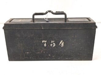 Waffenmeister Ergänzungskasten ( Patronenkasten 41 ) mit Aufschabloniertem " E"  für Waffenmeister. Originallack, guter Zustand, ungereinigt. "Wa 42"
