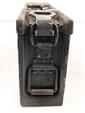 Waffenmeister Petroleumskasten ( Patronenkasten  ) mit Aufschabloniertem " P"  für Waffenmeister. Originallack, guter Zustand, ungereinigt. Datiert 1941