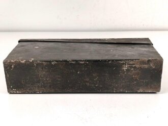 Waffenmeister Petroleumskasten ( Patronenkasten  ) mit Aufschabloniertem " P"  für Waffenmeister. Originallack, guter Zustand, ungereinigt. Datiert 1941