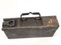Waffenmeister Petroleumskasten ( Patronenkasten  ) mit Aufschabloniertem " P"  für Waffenmeister. Originallack, guter Zustand, ungereinigt. Datiert 1941