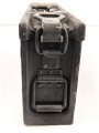 Waffenmeister Petroleumskasten ( Patronenkasten  ) mit Aufschabloniertem " P"  für Waffenmeister. Originallack, guter Zustand, ungereinigt. Datiert 1941