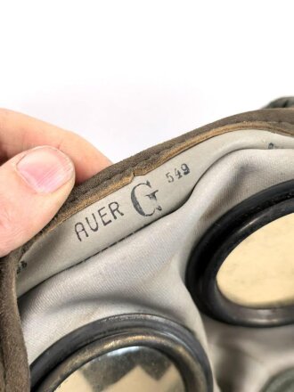 Gasmaske Wehrmacht in Bereitschaftsbüchse. Alle Teile 1937 und 1938 gestempelt. Weicher Maskenkörper